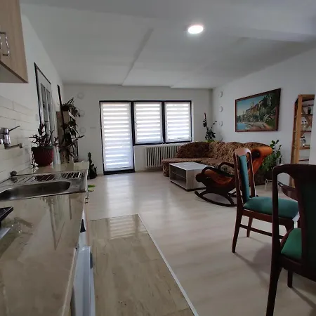 Ema Apartment *